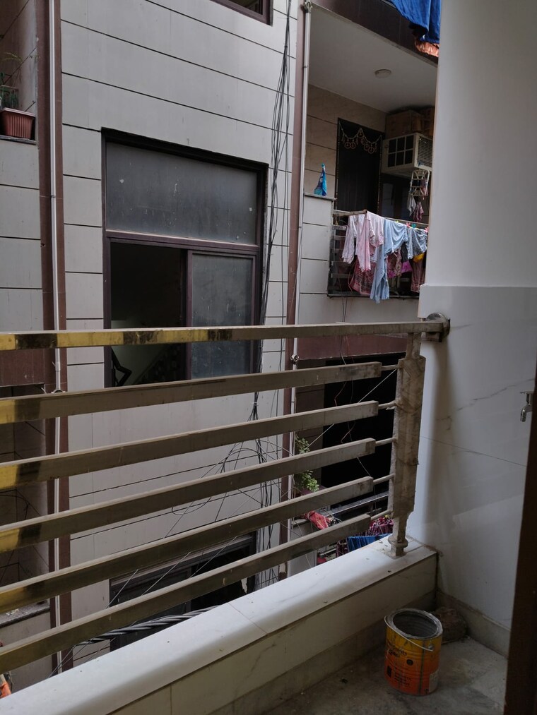 Balcony, govindpuri 3 Bedroom 908 Sq.Ft. Builder Floor In Govindpuri Delhi 9674744