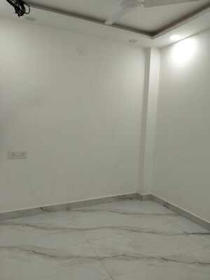 Room in 1 BHK Builder Floor at Govindpuri – for Rent