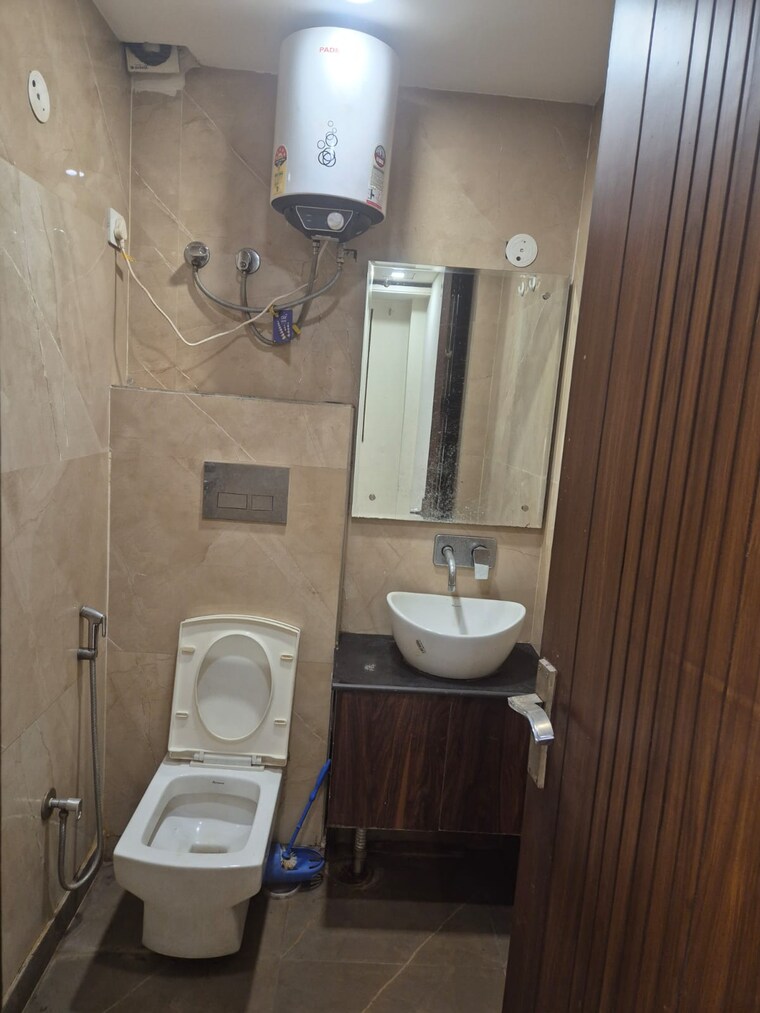 Master Bedroom, govindpuri 3 Bedroom 908 Sq.Ft. Builder Floor In Govindpuri Delhi 9674774