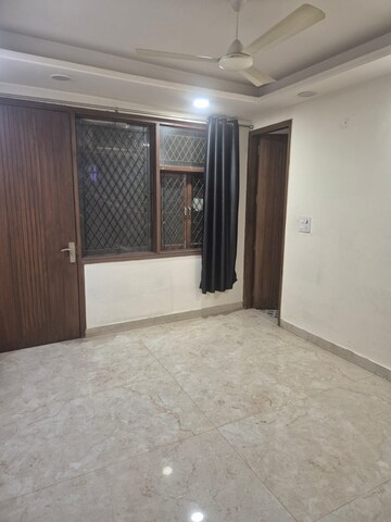 Room in 3 BHK Builder Floor at Govindpuri – for Rent
