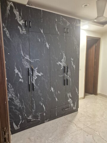 Furnished Amenities in 3 BHK Builder Floor at Govindpuri – for Rent