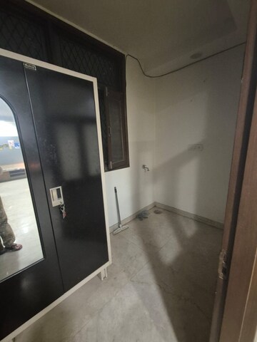 Furnished Amenities in 3 BHK Builder Floor at Govindpuri – for Rent