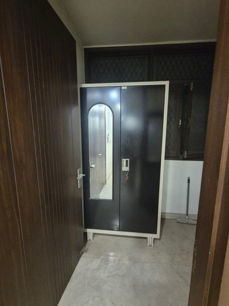 Room, govindpuri 3 Bedroom 908 Sq.Ft. Builder Floor In Govindpuri Delhi 9674774