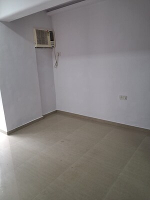 Room in 2.5 BHK Apartment at Meenakshi Apartment, Goregaon East – for Sale