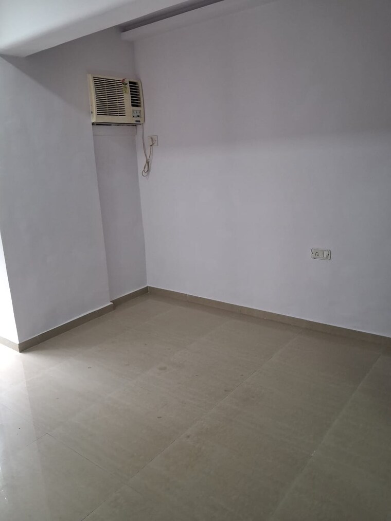 Room, meenakshi-apartment 2.5 Bedroom 800 Sq.Ft. Apartment In Goregaon East Mumbai 9674826