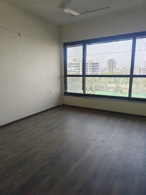 Room in 3 BHK Apartment at Kalpataru Magnus, Bandra East – for Rent