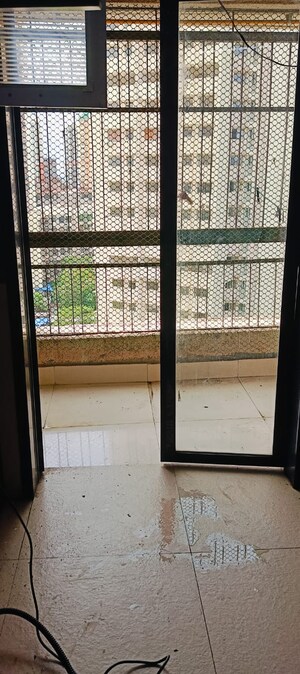 Room in 2 BHK Apartment at Satellite Royale, Goregaon East – for Rent