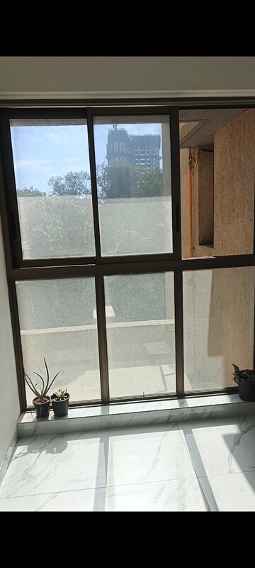 Room in 2 BHK Apartment at Raymond Ten X Habitat, Pokhran Road No Two – for Rent