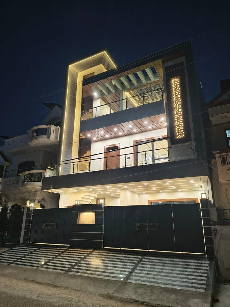 Cover Image, gomti nagar 6 Bedroom 2200 Sq.Ft. Villa In Gomti Nagar Lucknow 9674936