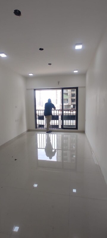 Room in 1 BHK Apartment at Parinee Essence, Kandivali West – for Sale