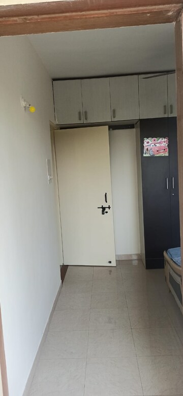 Room in 1 BHK Apartment at Spring Glory Co-Operative Society, Kharadi – for Rent