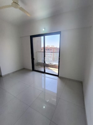 Room in 2 BHK Apartment at Kohinoor Sapphire 2, Tathawade – for Rent