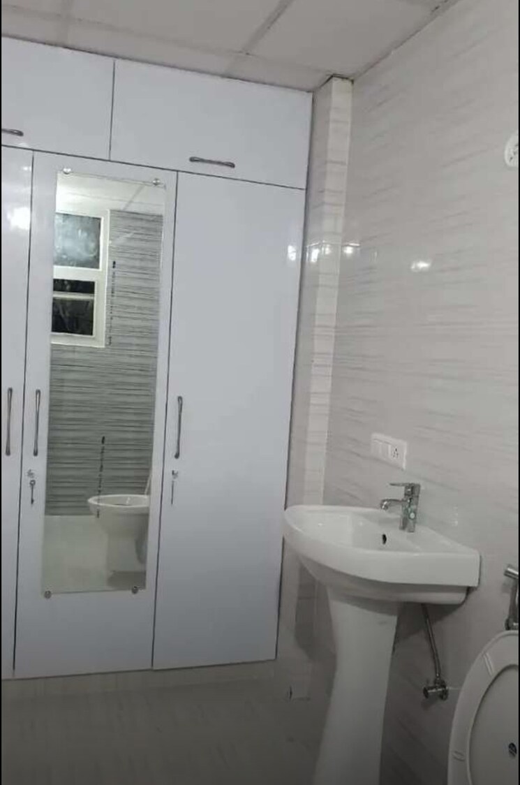 Bathroom, gomti nagar 3 Bedroom 1400 Sq.Ft. Apartment In Gomti Nagar Lucknow 9675015
