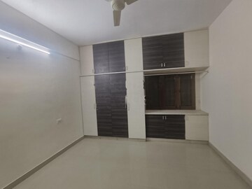 Room in 3 BHK Apartment at Standalone Building Miyapur, Miyapur – for Rent