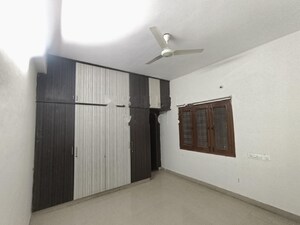 Room in 3 BHK Apartment at Standalone Building Miyapur, Miyapur – for Rent