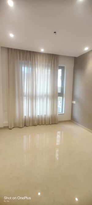 Room in 2 BHK Apartment at Hiranandani Highland, Powai – for Rent