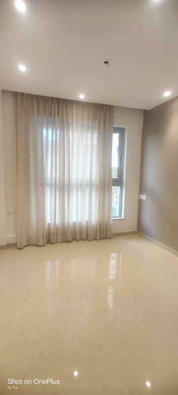 Room in 2 BHK Apartment at Hiranandani Highland, Powai – for Rent