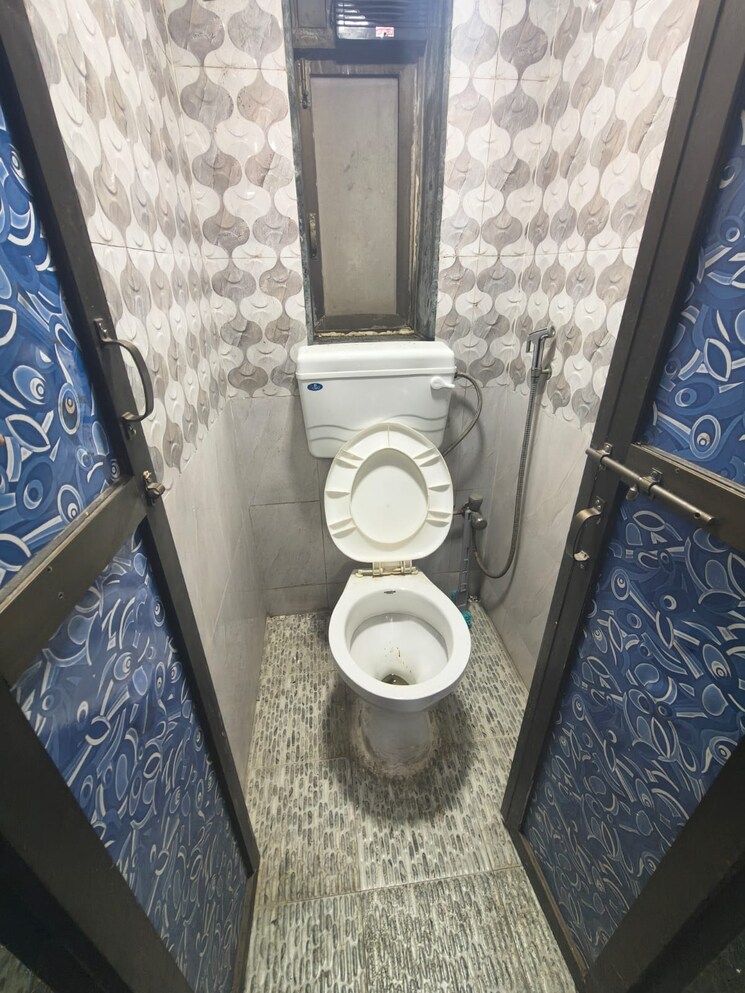 Bathroom, worli Pg For Boys & Girls In Worli 9675154