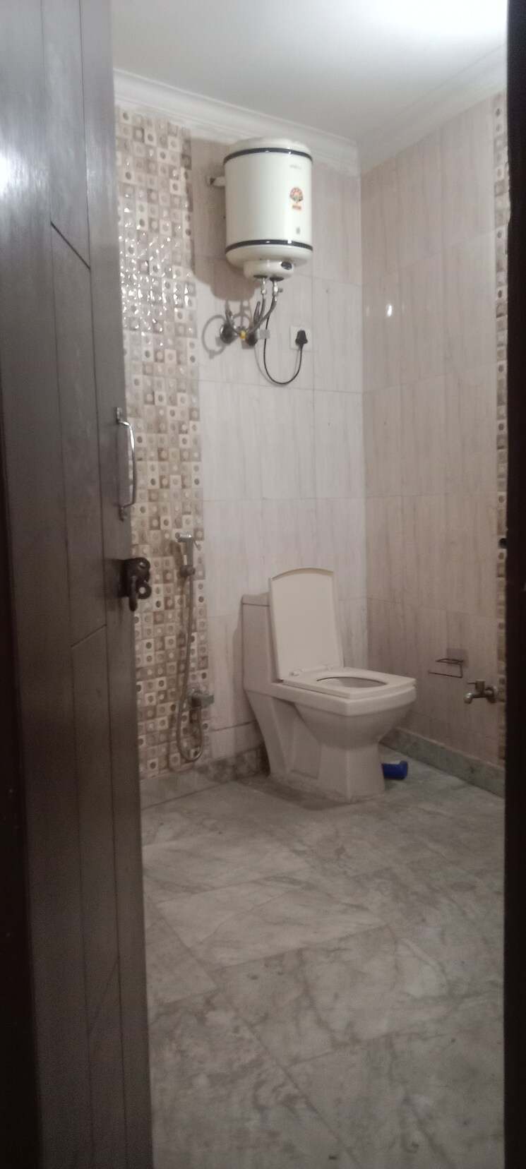Bathroom, saket 3 Bedroom 1300 Sq.Ft. Builder Floor In Saket Delhi 9675230