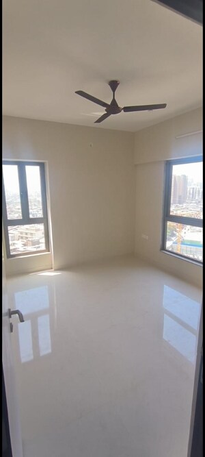 Room in 2 BHK Apartment at Siddha Seabrook, Kandivali West – for Rent