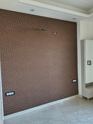 Furnished Amenities in 3 BHK Builder Floor at Amolik Aster Woods, Sector 98 – for Sale