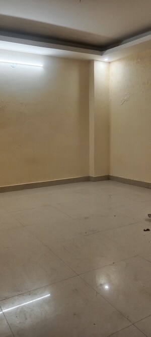 Room in 3 BHK Builder Floor at Saket – for Rent