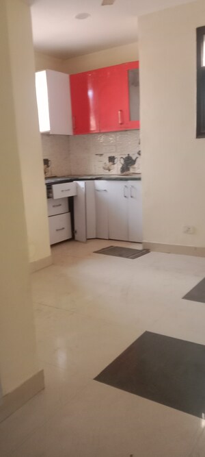 Room in 3 BHK Builder Floor at Saket – for Rent