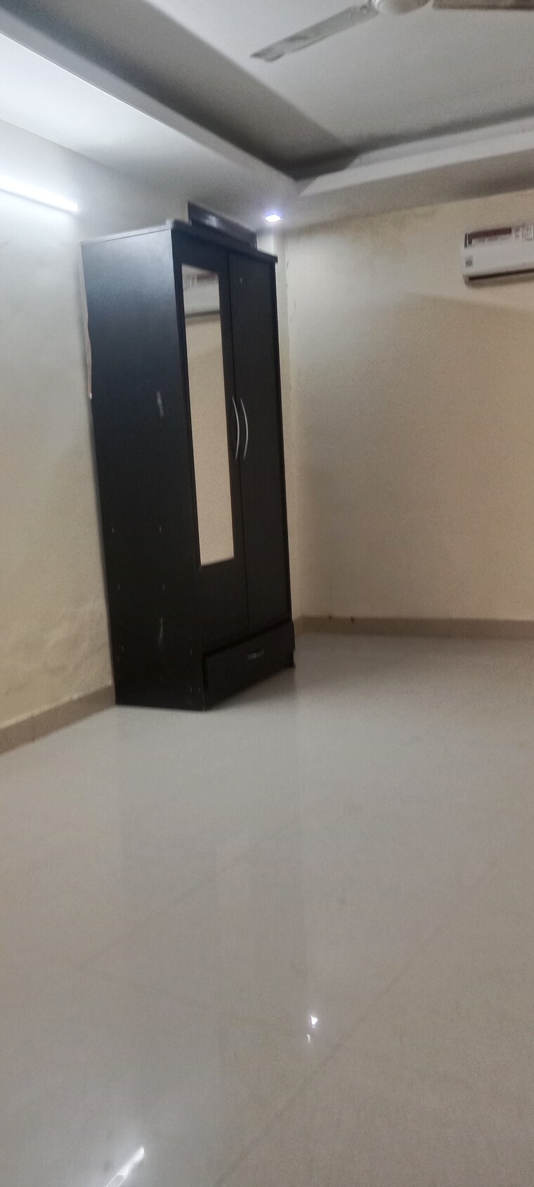 Room, saket 3 Bedroom 1250 Sq.Ft. Builder Floor In Saket Delhi 9675283