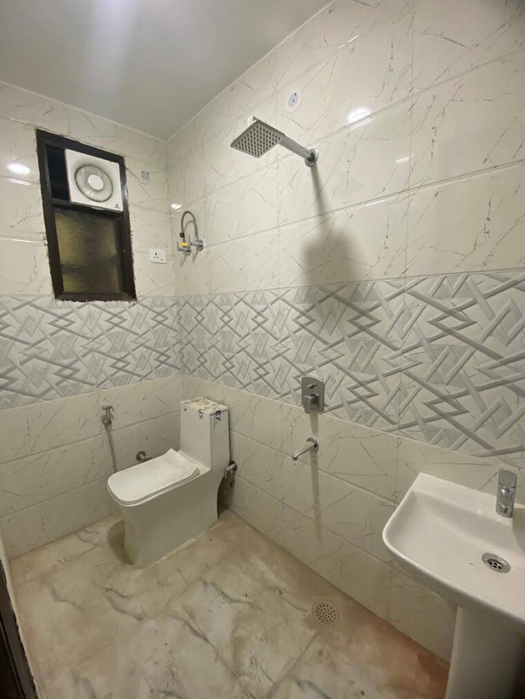 Bathroom, chattarpur 2 Bedroom 1000 Sq.Ft. Apartment In Chattarpur Delhi 9675303