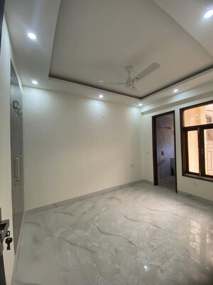Room in 2 BHK Apartment at Chattarpur – for Rent