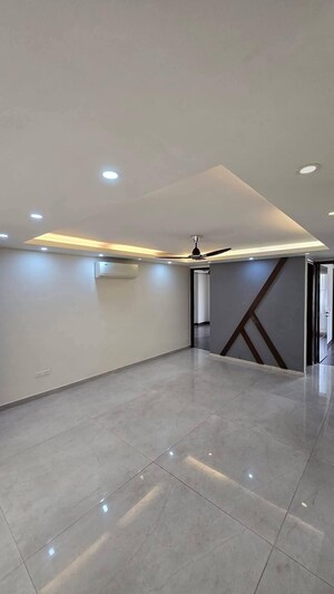 Room in 3.5 BHK Apartment at Saket – for Rent