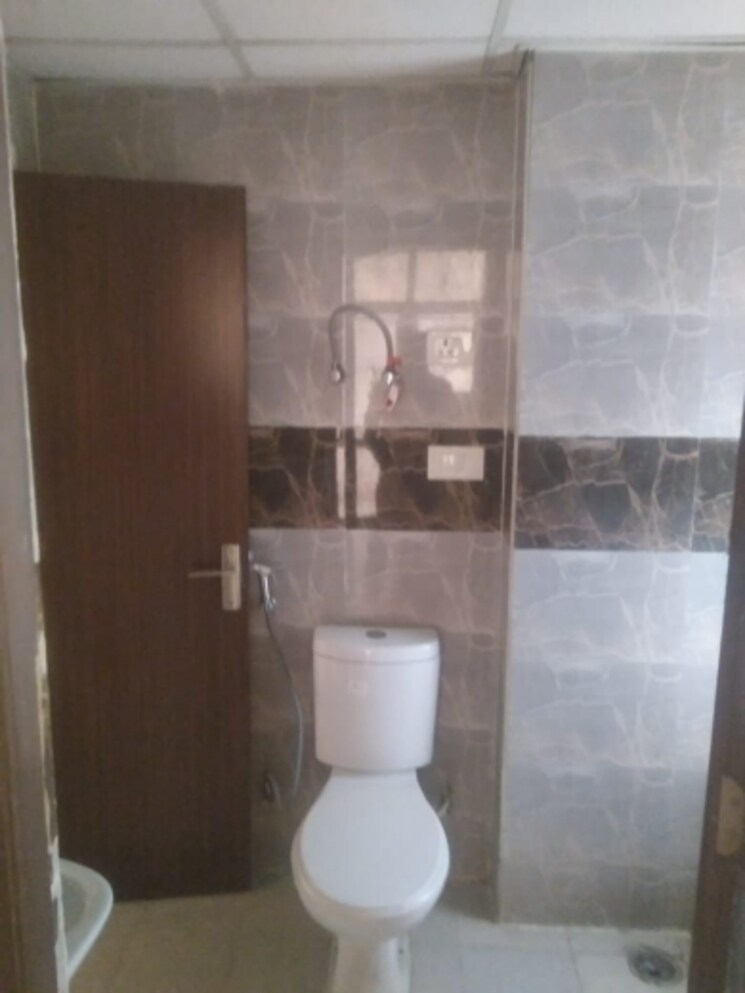 Bathroom, ajnara-homes 2 Bedroom 925 Sq.Ft. Apartment In Sector 16b Greater Noida Greater Noida 9675334