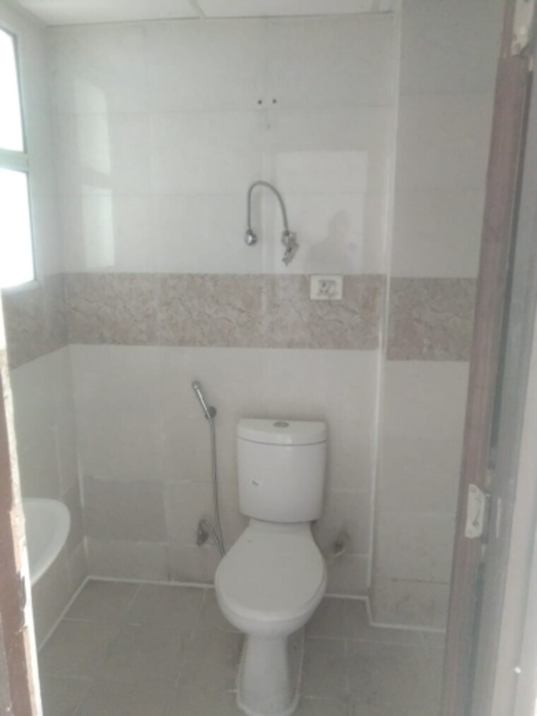 Bathroom, ajnara-homes 2 Bedroom 925 Sq.Ft. Apartment In Sector 16b Greater Noida Greater Noida 9675334