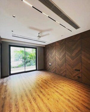 Room in 4 BHK Builder Floor at Adani Samsara, Sector 60 – for Sale