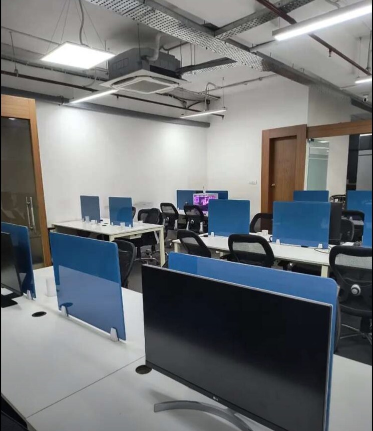 Team Area, hazratganj Commercial Office Space 1820 Sq.Ft. In Hazratganj Lucknow 9675445