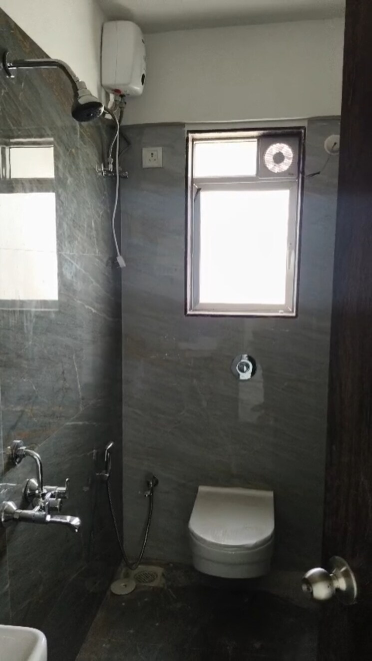 Bathroom, dharmesh-sumukh-plaza 2 Bedroom 594 Sq.Ft. Apartment In Dadar West Mumbai 9675361