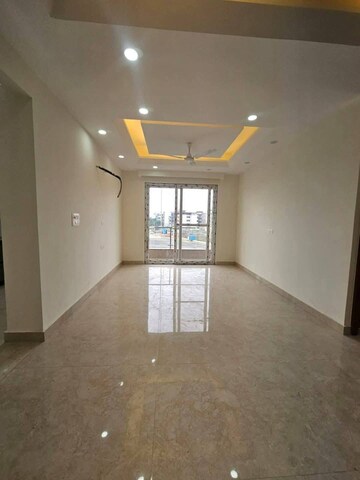 Room in 3 BHK Apartment at Saket – for Rent