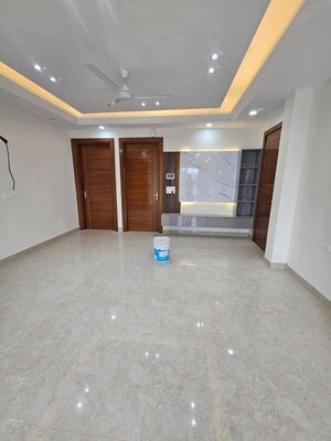 Room in 3 BHK Apartment at Saket – for Rent