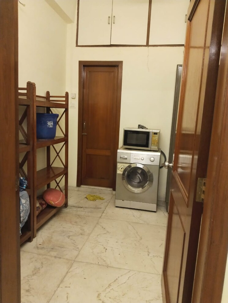  Parking, colaba 1 Bedroom 690 Sq.Ft. Apartment In Colaba Mumbai 9675452