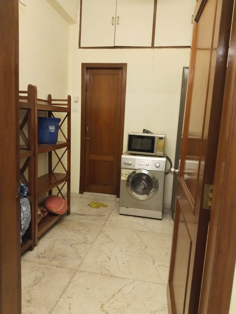  Parking, colaba 1 Bedroom 690 Sq.Ft. Apartment In Colaba Mumbai 9675452