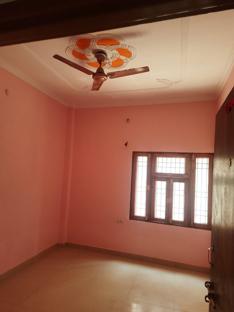 Room, krishna nagar 3 Bedroom 1000 Sq.Ft. Independent House In Krishna Nagar Lucknow 9675435