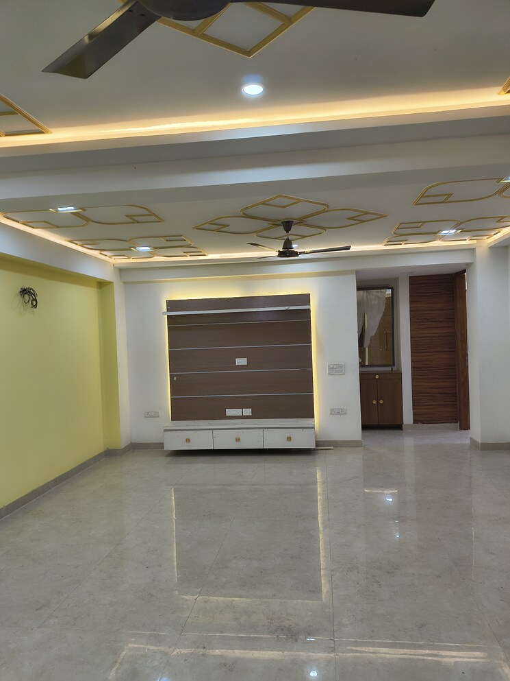 undefined, parklands 3 Bedroom 2025 Sq.Ft. Builder Floor In Sector 85 Faridabad 9675495