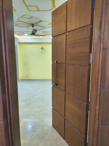 Furnished Amenities in 3 BHK Builder Floor at Parklands, Sector 85 – for Sale