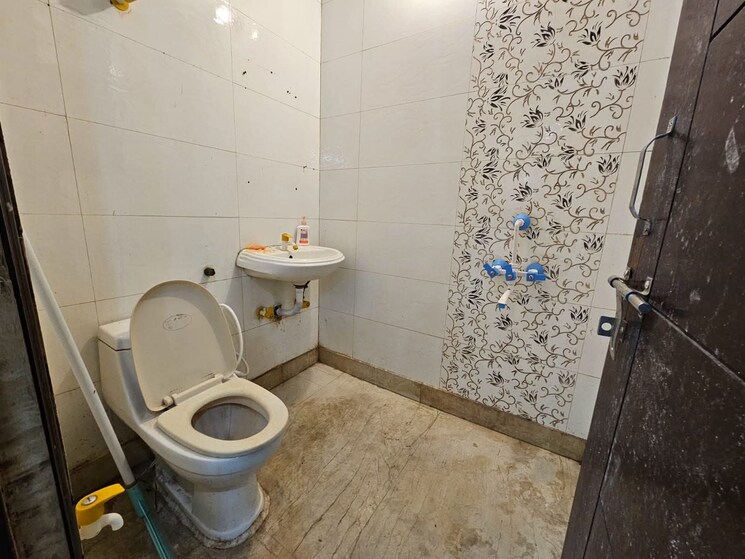 Bathroom, saket 2 Bedroom 1200 Sq.Ft. Apartment In Saket Delhi 9675540