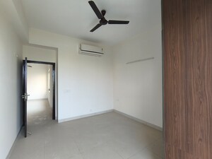 3 BHK Villa For Rent in BPTP Amstoria, Sector 102