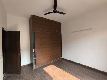 Room in 3 BHK Villa at BPTP Amstoria, Sector 102 – for Rent