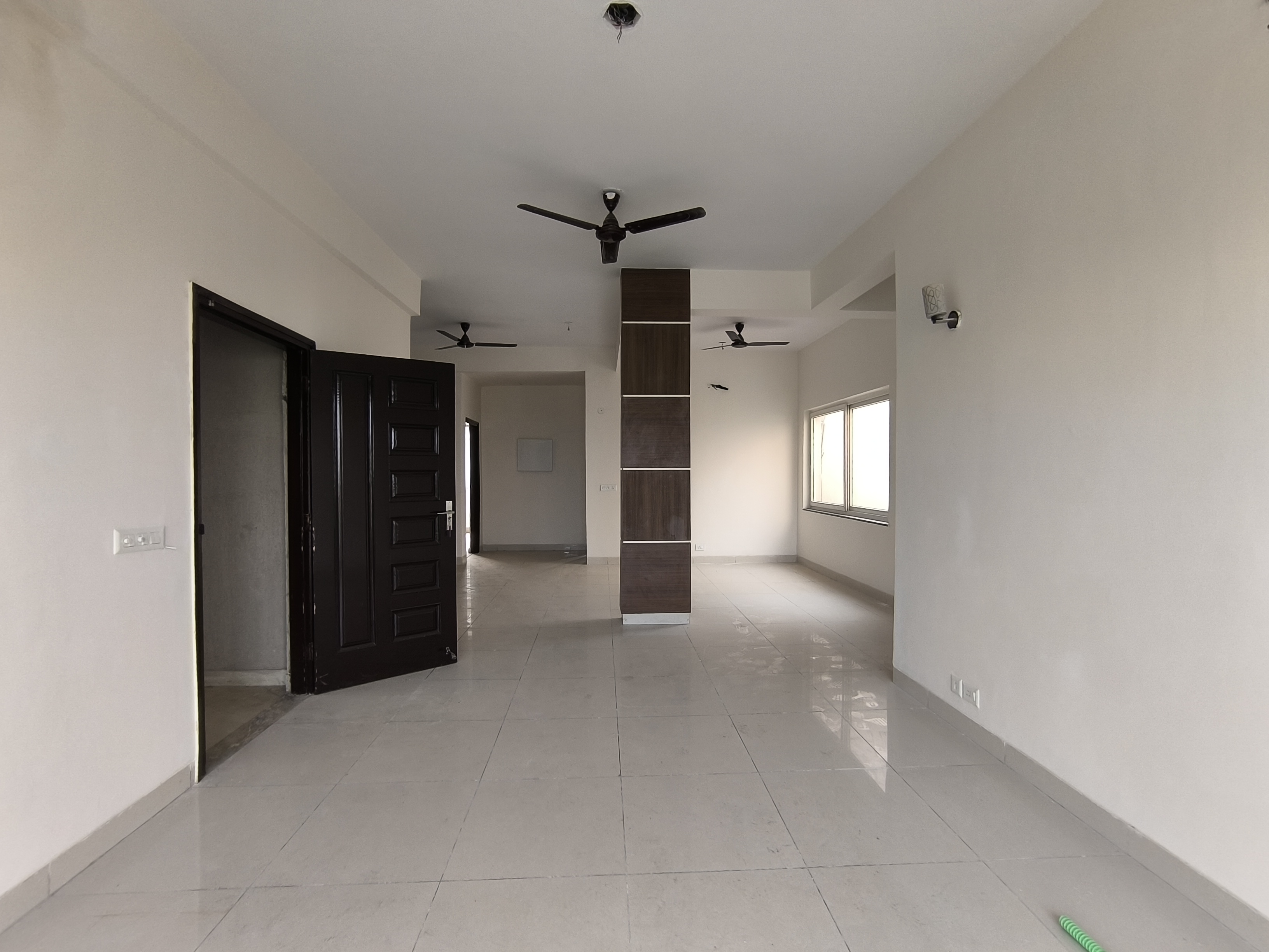 Room in 3 BHK Villa at BPTP Amstoria, Sector 102 – for Rent