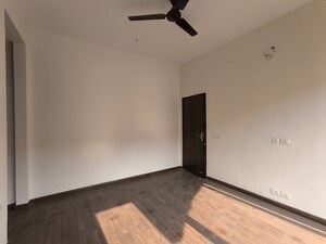 Room in 3 BHK Villa at BPTP Amstoria, Sector 102 – for Rent