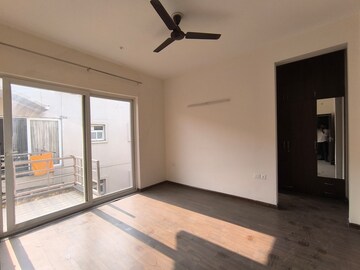 Room in 3 BHK Villa at BPTP Amstoria, Sector 102 – for Rent