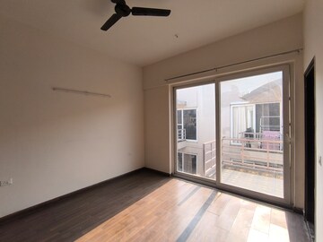 Room in 3 BHK Villa at BPTP Amstoria, Sector 102 – for Rent